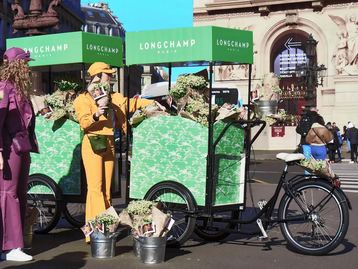 Distribution de fleurs brand activation pour la marque longchamp