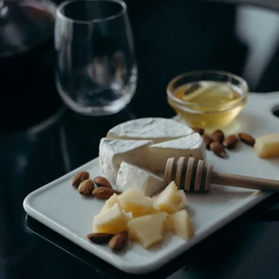 fromage et son verre de vin