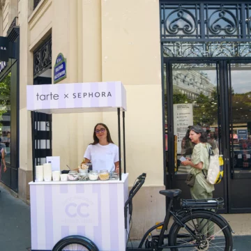 Triporteur personnalisé, glaces fraîches et pots customisés avec pastille… On a planté nos couleurs