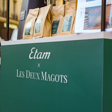 Quand Saint-Germain s’invite devant Etam ☕🥐 Le 5 septembre, nous avons déployé 3 charrettes