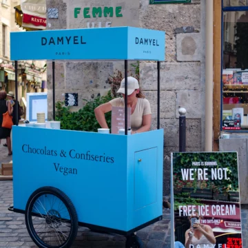 🍦 Une belle journée de fraîcheur avec @damyel_paris à Paris ! Le temps d’une